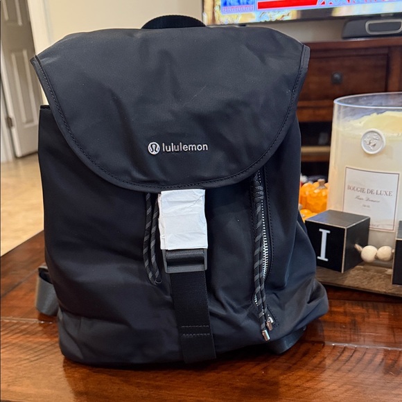 Lululemon Drawstring Bucket Backpack Purse Handbag  10L
Black BRAND NEW - Picture 1 of 7